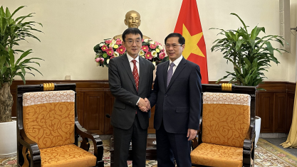 Minister of Foreign Affairs Bui Thanh Son Receives the President of ERIA