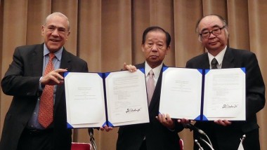 ERIA Renews MOU on Cooperation with OECD
