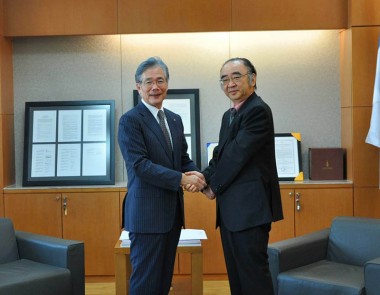 Vitis of the Mayor of Osaka, Japan, Mr. Kunio Hiramatsu