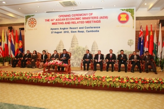 Outcomes of the 44th ASEAN Economic Minsiters Meeting and Related Meetings