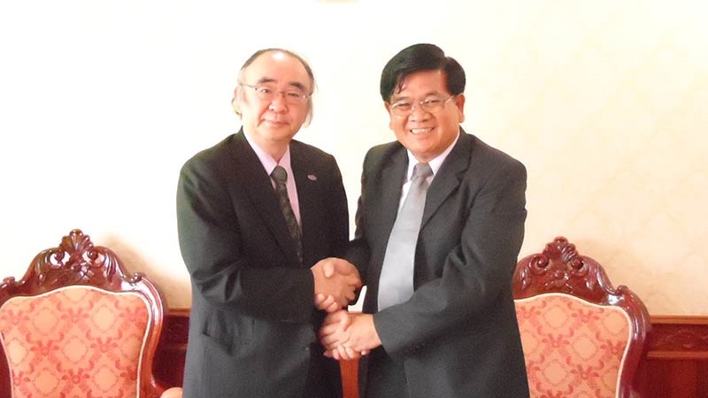 Executive Director of ERIA meets with Minister of Energy and Mines, Lao PDR