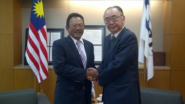 Meeting with H.E. Dato' Hasnudin Hamzah