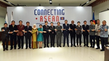 ERIA Co-hosts Photo Exhibition on ASEAN Infrastructure in ASEAN Secretariat