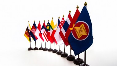 ASEAN Leaders Face Off with Big Powers