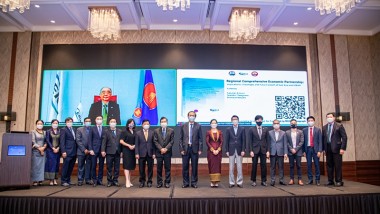 President of ERIA and Cambodia's Minister of Commerce Launch Monograph on RCEP