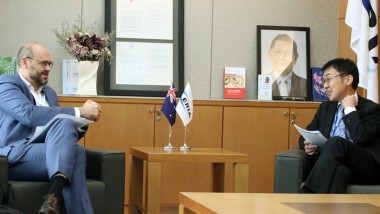 ERIA President Holds Meeting with Australian Ambassador to ASEAN