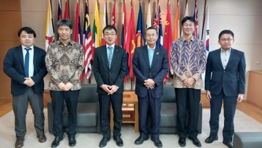 ERIA President Tetsuya Watanabe Meets with JETRO Chairman Norihiko Ishiguro