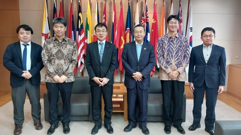 ERIA President Tetsuya Watanabe Meets with JETRO Chairman Norihiko Ishiguro
