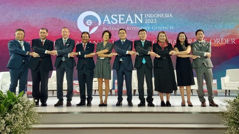Prof Tetsuya Watanabe Outlines ASEAN's Digital Future at ASEAN Business and Investment Summit 